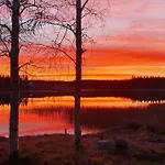 Viihtyisae Kolmio Jaerven Rannalla Lägenhet *